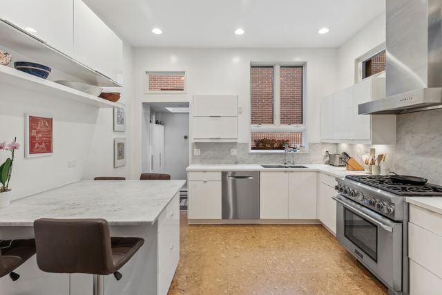 168 W Eugenie Street, Chicago, IL 60614