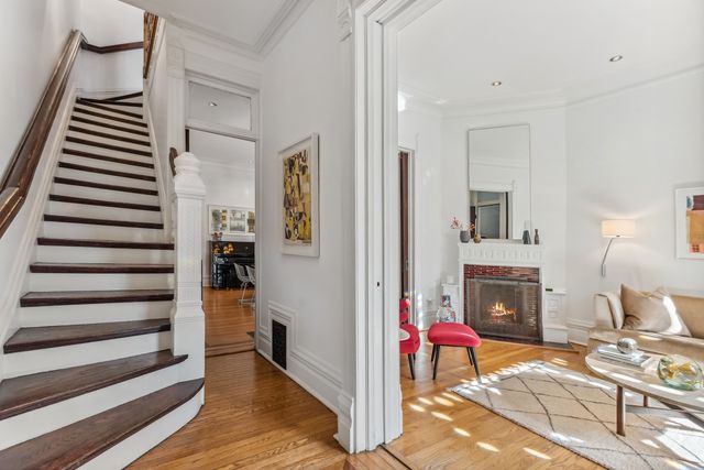 168 W Eugenie Street, Chicago, IL 60614