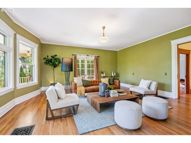 811 OAK St, Hood River, OR 97031