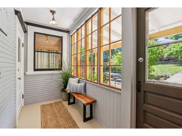 811 OAK St, Hood River, OR 97031