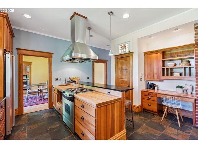 811 OAK St, Hood River, OR 97031