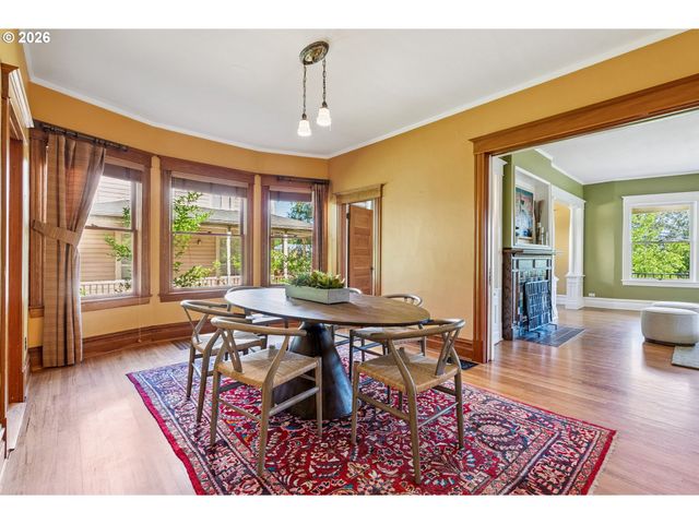 811 OAK St, Hood River, OR 97031