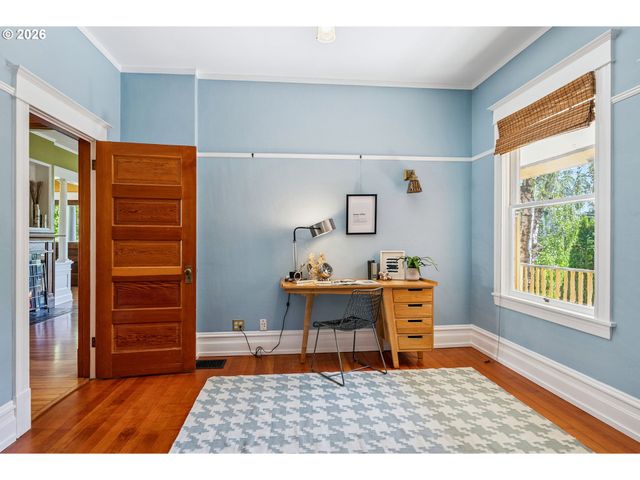 811 OAK St, Hood River, OR 97031