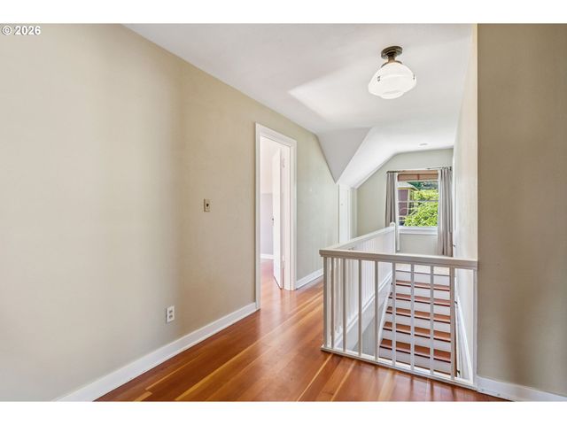 811 OAK St, Hood River, OR 97031