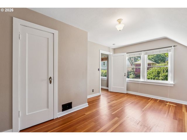 811 OAK St, Hood River, OR 97031