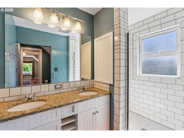 811 OAK St, Hood River, OR 97031