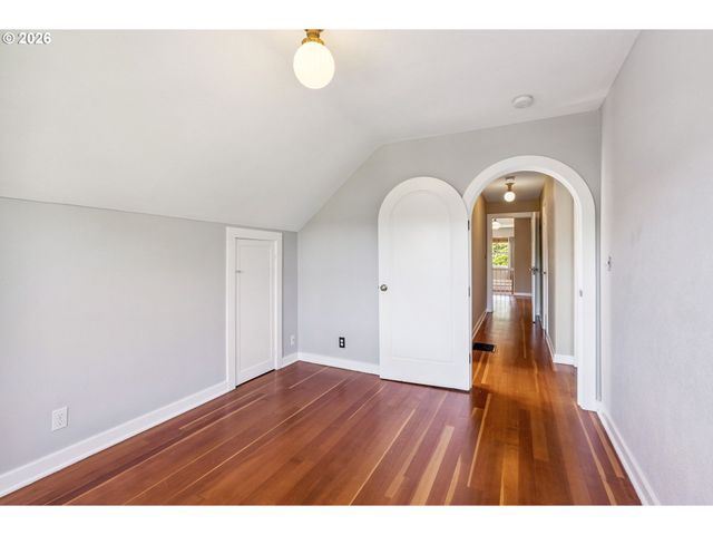 811 OAK St, Hood River, OR 97031