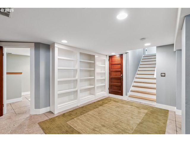 811 OAK St, Hood River, OR 97031