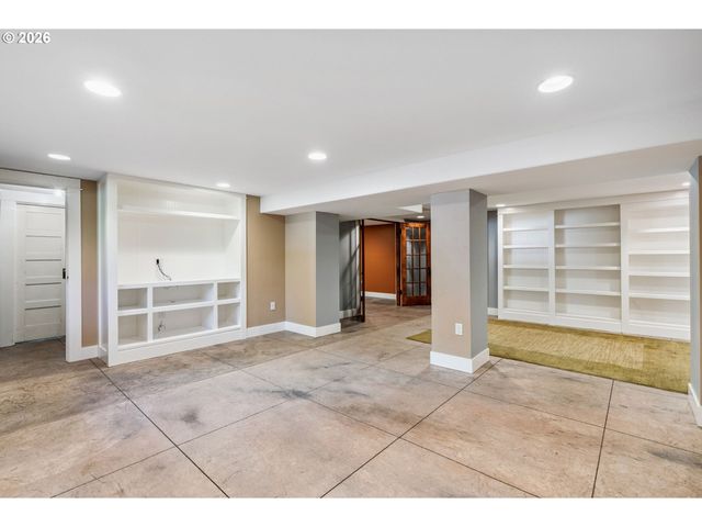 811 OAK St, Hood River, OR 97031