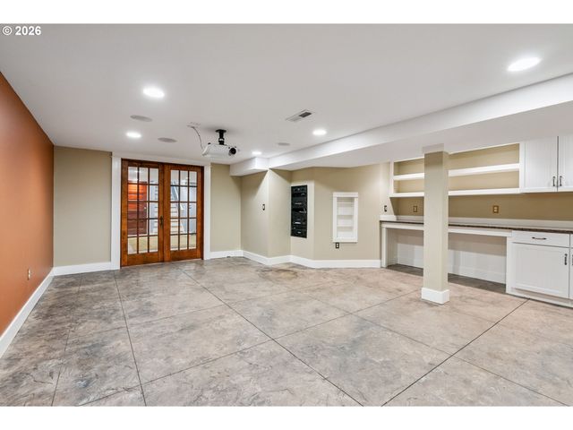 811 OAK St, Hood River, OR 97031