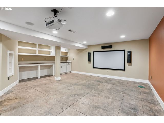 811 OAK St, Hood River, OR 97031