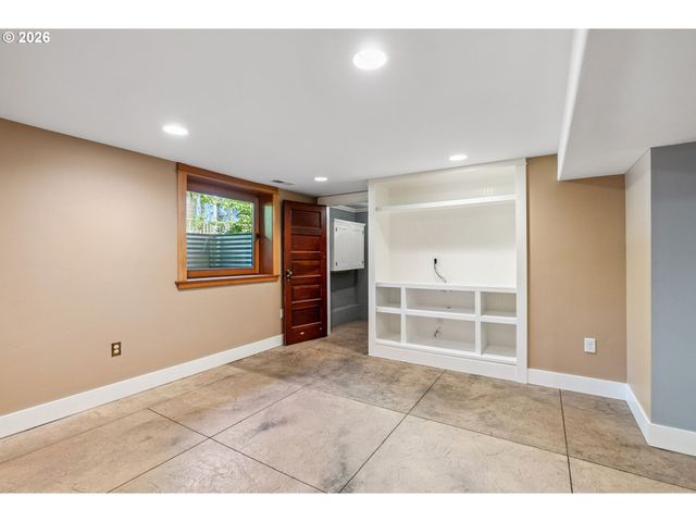 811 OAK St, Hood River, OR 97031