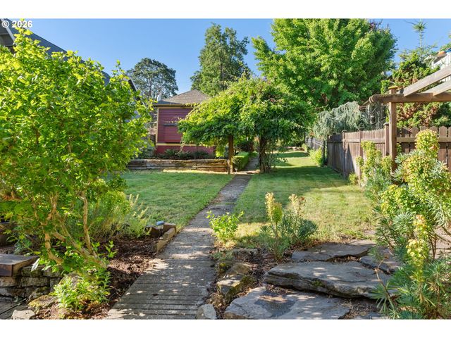 811 OAK St, Hood River, OR 97031