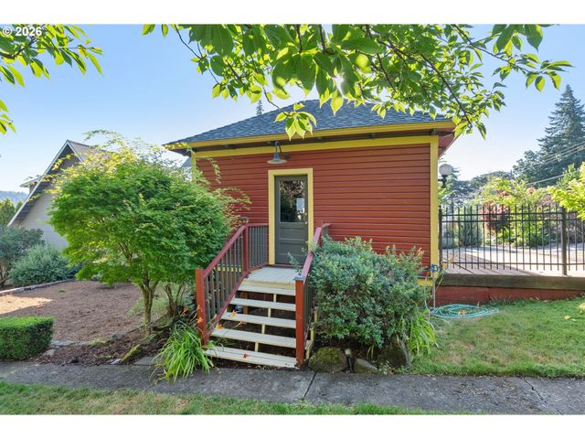 811 OAK St, Hood River, OR 97031