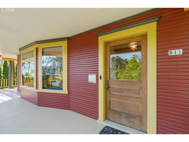 811 OAK St, Hood River, OR 97031