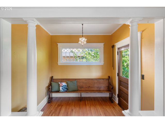 811 OAK St, Hood River, OR 97031