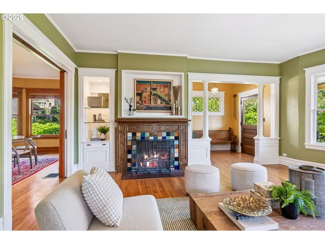 811 OAK St, Hood River, OR 97031