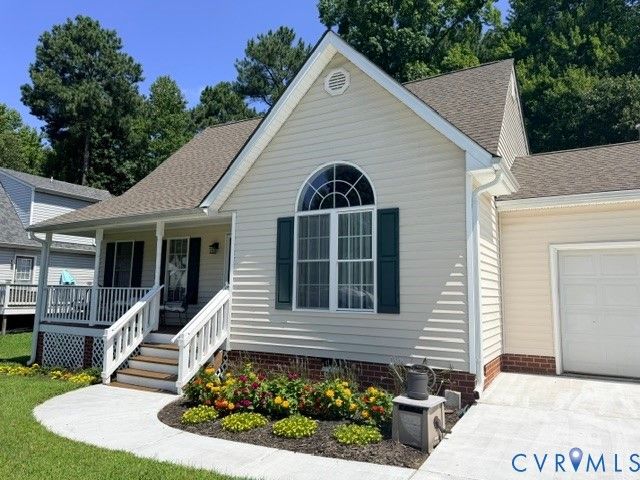 3020 Chartwood Dr, Sandston, VA 23150