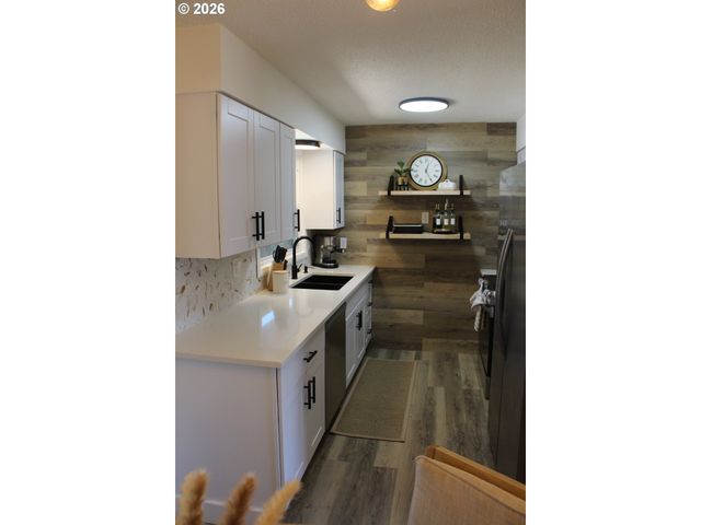 13611 Se LINCOLN Ct, Portland, OR 97233