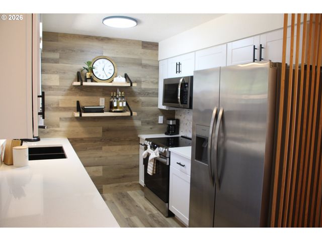 13611 Se LINCOLN Ct, Portland, OR 97233