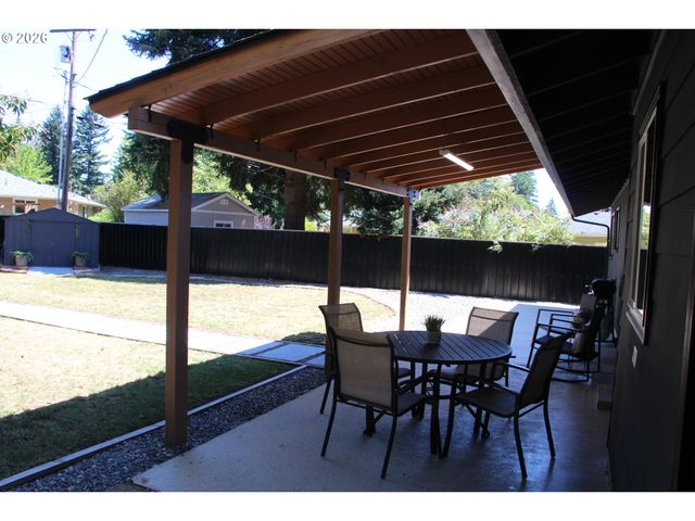 13611 Se LINCOLN Ct, Portland, OR 97233