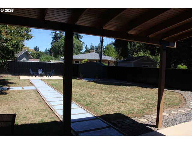 13611 Se LINCOLN Ct, Portland, OR 97233