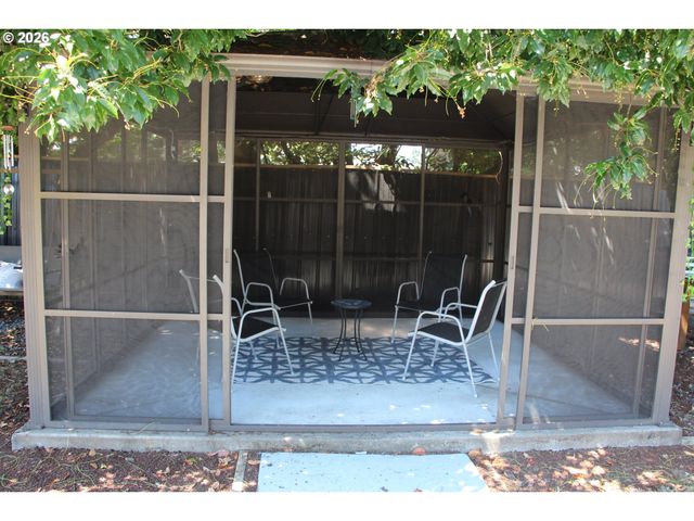 13611 Se LINCOLN Ct, Portland, OR 97233