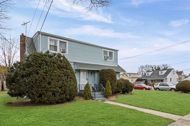 282 Caryl Drive, Lawrence, NY 11559