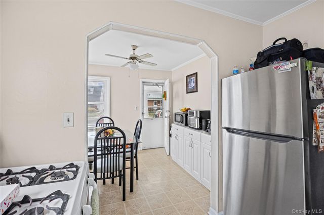 282 Caryl Drive, Lawrence, NY 11559