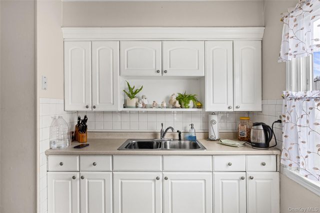 282 Caryl Drive, Lawrence, NY 11559