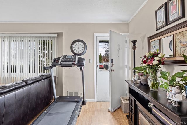 282 Caryl Drive, Lawrence, NY 11559