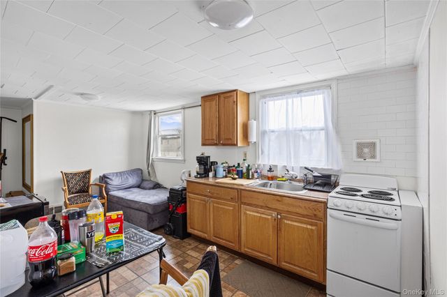 282 Caryl Drive, Lawrence, NY 11559