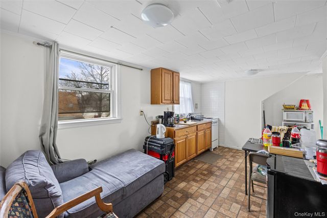 282 Caryl Drive, Lawrence, NY 11559