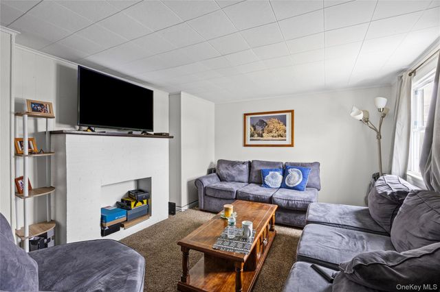 282 Caryl Drive, Lawrence, NY 11559