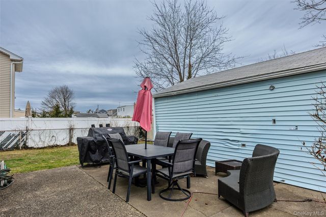 282 Caryl Drive, Lawrence, NY 11559