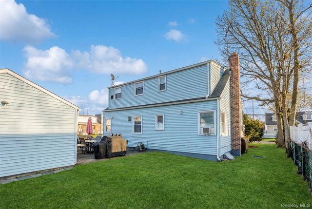 282 Caryl Drive, Lawrence, NY 11559