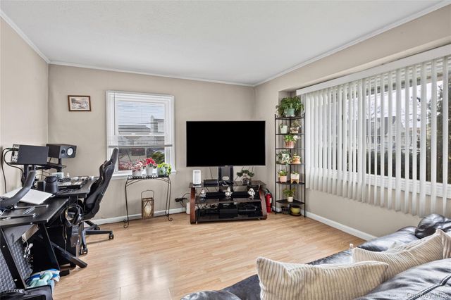 282 Caryl Drive, Lawrence, NY 11559