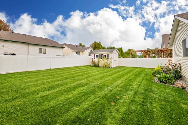 1720 W BRIAR Ln, Spokane, WA 99208