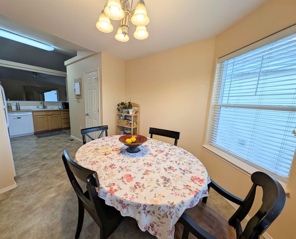 1720 W BRIAR Ln, Spokane, WA 99208