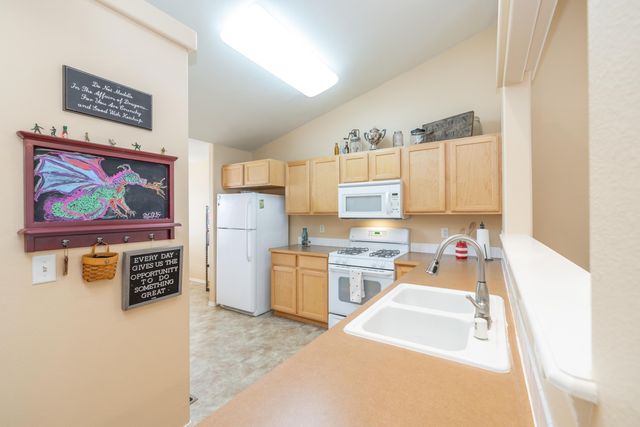 1720 W BRIAR Ln, Spokane, WA 99208