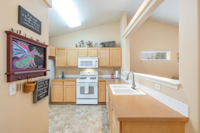 1720 W BRIAR Ln, Spokane, WA 99208