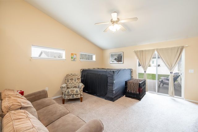 1720 W BRIAR Ln, Spokane, WA 99208