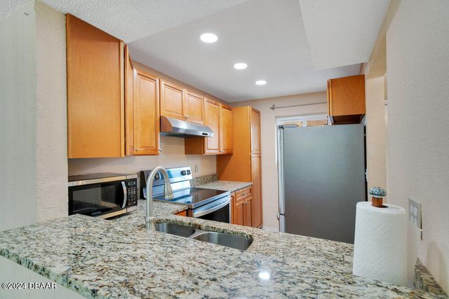 144 S Halifax Ave Apt 8, Daytona Beach, FL 32118