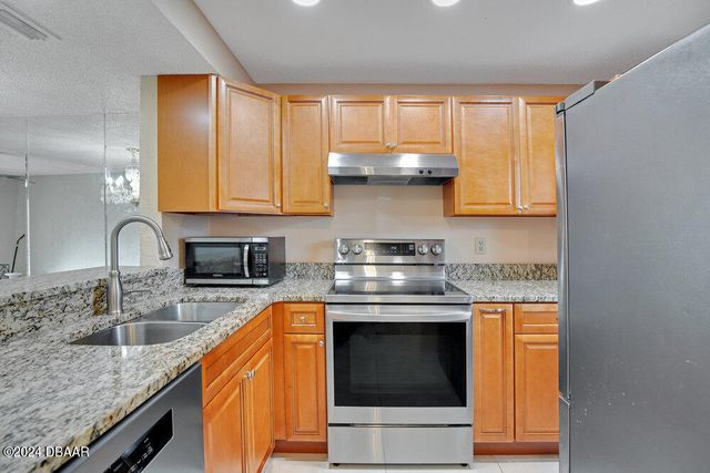 144 S Halifax Ave Apt 8, Daytona Beach, FL 32118
