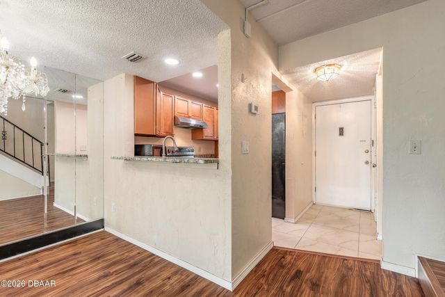 144 S Halifax Ave Apt 8, Daytona Beach, FL 32118