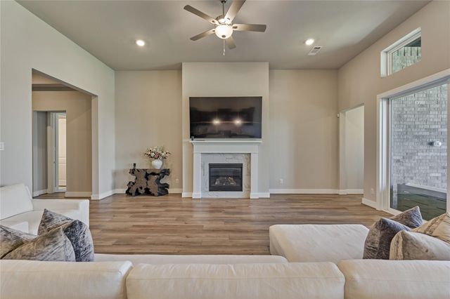 1716 Encino Boulevard, Conroe, TX 77304