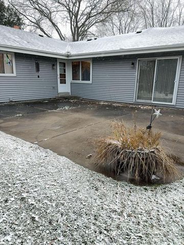 10872 N San Marino DRIVE, Mequon, WI 53092