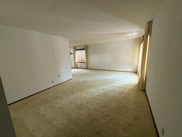 10872 N San Marino DRIVE, Mequon, WI 53092