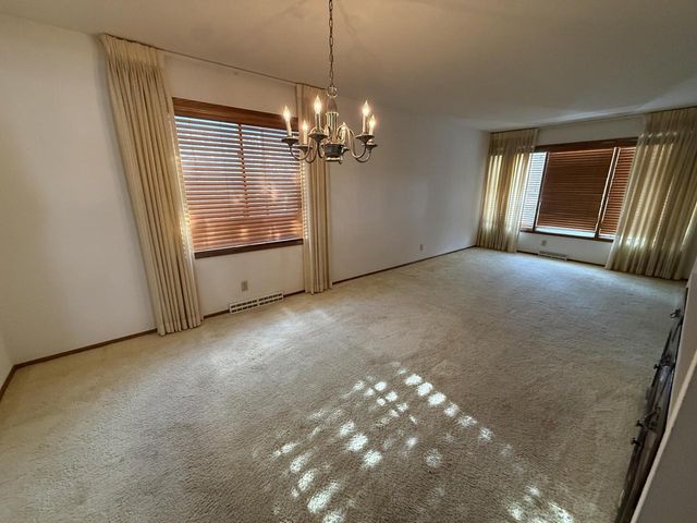 10872 N San Marino DRIVE, Mequon, WI 53092