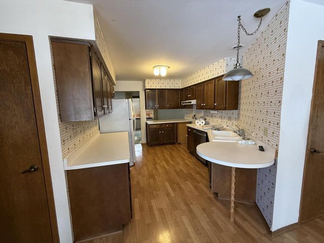 10872 N San Marino DRIVE, Mequon, WI 53092